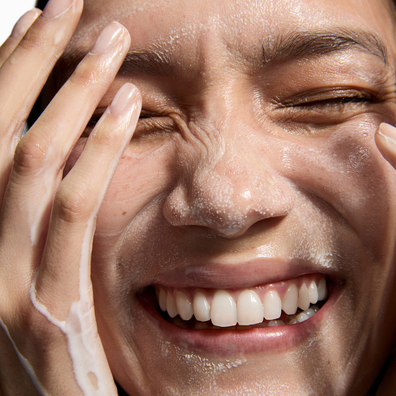 HYDRATING CREAM TO MILK CLEANSER (CREMA CORPORAL HIDRATANTE)